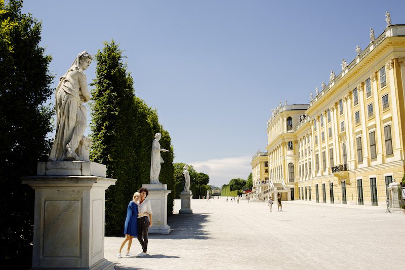 2 women in historic Vienna